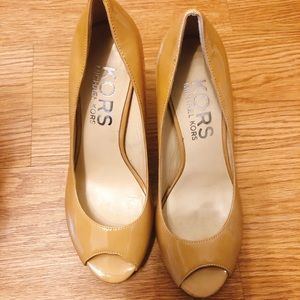 Michael Kors Nude Pumps